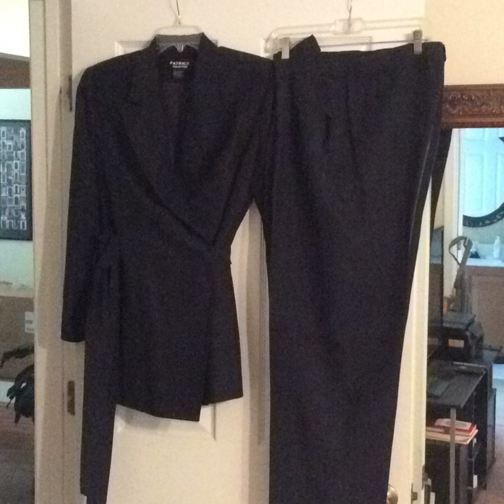 Silk suit size 10 navy